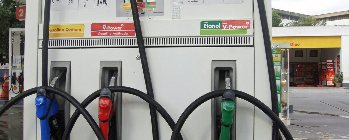 Bomba de combustível com bicos para gasolina comum, gasolina aditivada e etanol