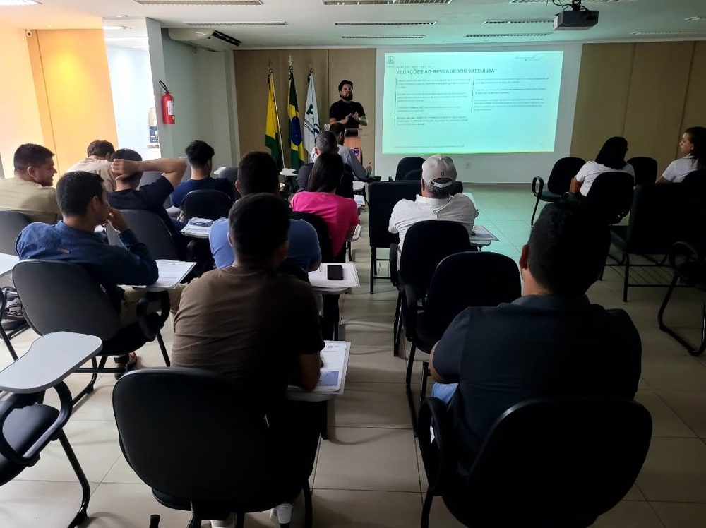 Plateia acompanhando a capacitação sobre o mercado de combustíveis